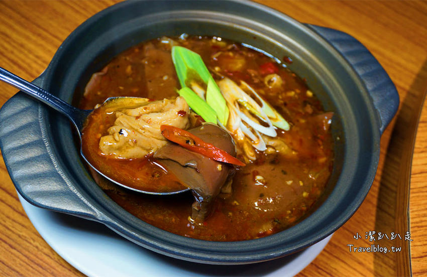 台中西區美食推薦》品八方燒鵝。精緻中式餐廳，招牌人氣必吃招牌櫻桃四吃，聚餐首選，電視節目採訪熱門美食。 - 小潔趴趴走旅遊札記