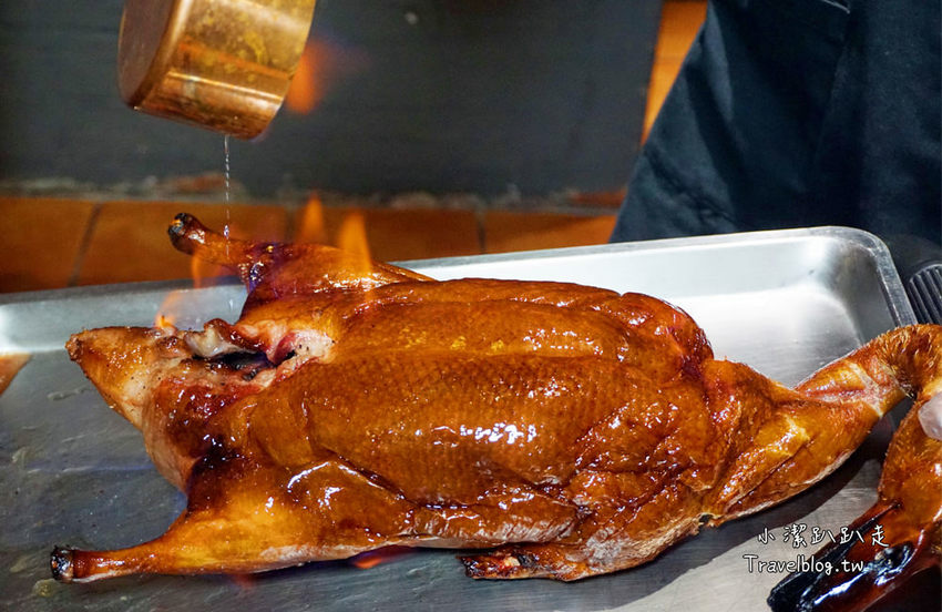 台中西區美食推薦》品八方燒鵝。精緻中式餐廳，招牌人氣必吃招牌櫻桃四吃，聚餐首選，電視節目採訪熱門美食。 - 小潔趴趴走旅遊札記