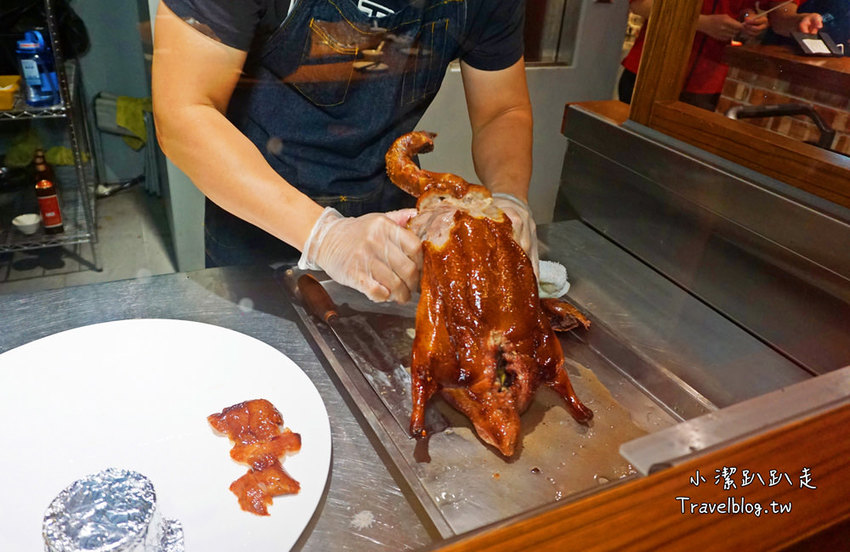 台中西區美食推薦》品八方燒鵝。精緻中式餐廳，招牌人氣必吃招牌櫻桃四吃，聚餐首選，電視節目採訪熱門美食。 - 小潔趴趴走旅遊札記