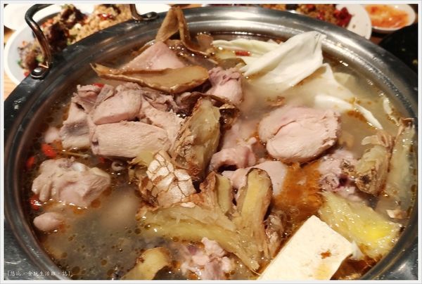 品八方-純黑麻油土雞鍋-1.jpg 品八方-純黑麻油土雞鍋-1.jpg