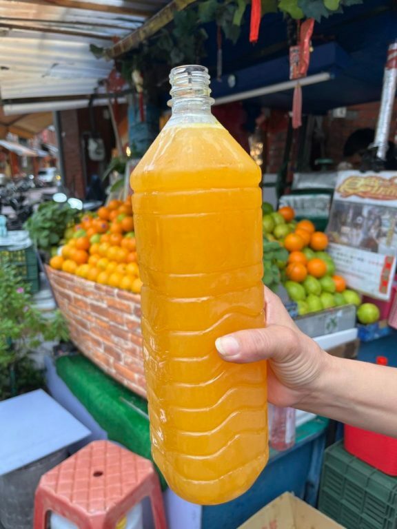 台北食記｜迪化街中鮮榨果汁攤 食尚玩家採訪推薦 金桔檸檬/柳丁汁