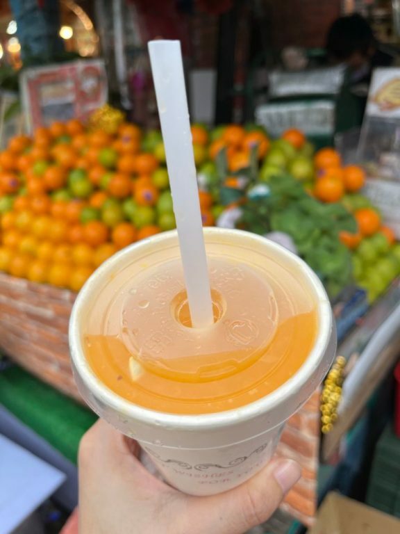 台北食記｜迪化街中鮮榨果汁攤 食尚玩家採訪推薦 金桔檸檬/柳丁汁