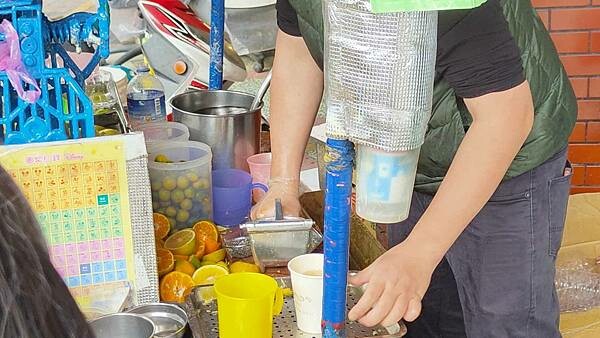 【台北美食】金桔檸檬汁｜迪化街必喝必買的新鮮現榨果汁
