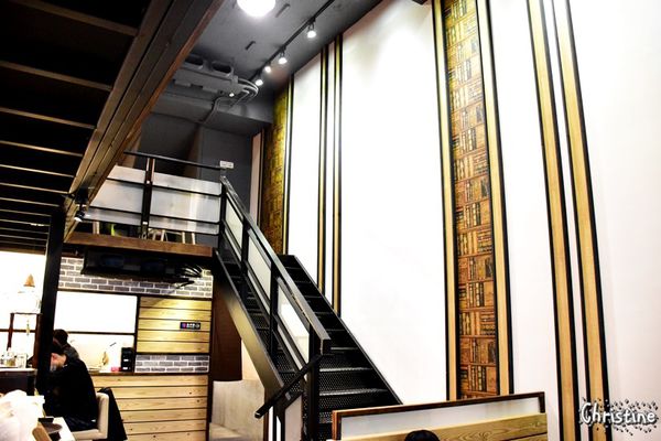 【新北。美食】 新莊 / Tres Belle 翠詩貝拉咖啡,內餡藏不住的青醬雞肉帕里尼,早午餐 / 義大利麵 / 燉飯 / 咖啡 / 下午茶,免費Wifi,提供插座,無限時用餐,友善寵物,近新莊高中