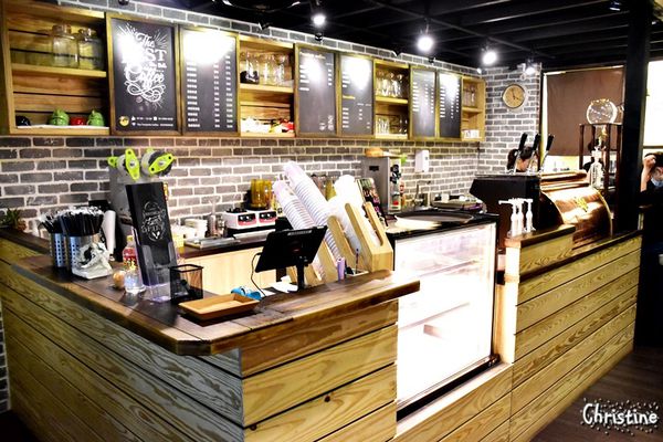 【新北。美食】 新莊 / Tres Belle 翠詩貝拉咖啡,內餡藏不住的青醬雞肉帕里尼,早午餐 / 義大利麵 / 燉飯 / 咖啡 / 下午茶,免費Wifi,提供插座,無限時用餐,友善寵物,近新莊高中