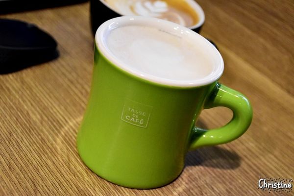 【新北。美食】 新莊 / Tres Belle 翠詩貝拉咖啡,內餡藏不住的青醬雞肉帕里尼,早午餐 / 義大利麵 / 燉飯 / 咖啡 / 下午茶,免費Wifi,提供插座,無限時用餐,友善寵物,近新莊高中