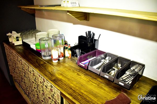 【新北。美食】 新莊 / Tres Belle 翠詩貝拉咖啡,內餡藏不住的青醬雞肉帕里尼,早午餐 / 義大利麵 / 燉飯 / 咖啡 / 下午茶,免費Wifi,提供插座,無限時用餐,友善寵物,近新莊高中