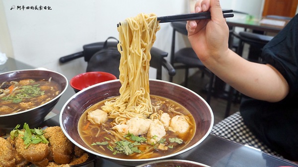 第一香焿的專賣店(頭份中正店):【苗栗頭份】平價美食、焿類選擇多,小菜更是多達22種選擇,還有附設停車場:第一香焿的專賣店