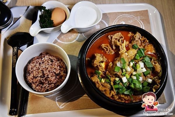 桃園區美食-家咖哩桃園店-主餐多了新選擇，咖哩壽喜燒有驚艷，吃巧吃飽都兼顧 (邀約) @民宿女王芽月-美食.旅遊.全台趴趴走