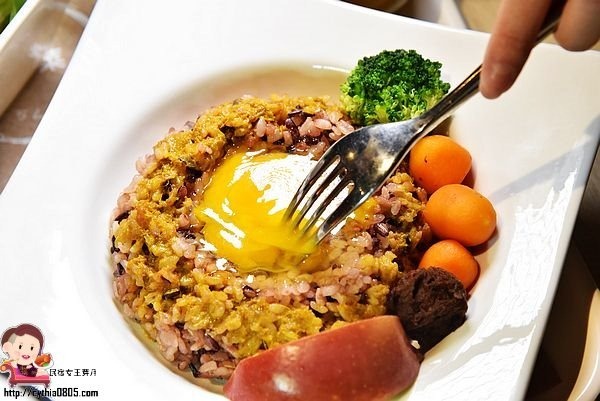 桃園區美食-家咖哩桃園店-主餐多了新選擇，咖哩壽喜燒有驚艷，吃巧吃飽都兼顧 (邀約) @民宿女王芽月-美食.旅遊.全台趴趴走