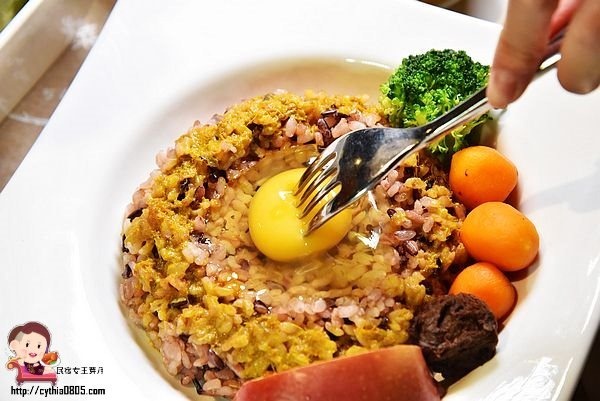 桃園區美食-家咖哩桃園店-主餐多了新選擇，咖哩壽喜燒有驚艷，吃巧吃飽都兼顧 (邀約) @民宿女王芽月-美食.旅遊.全台趴趴走