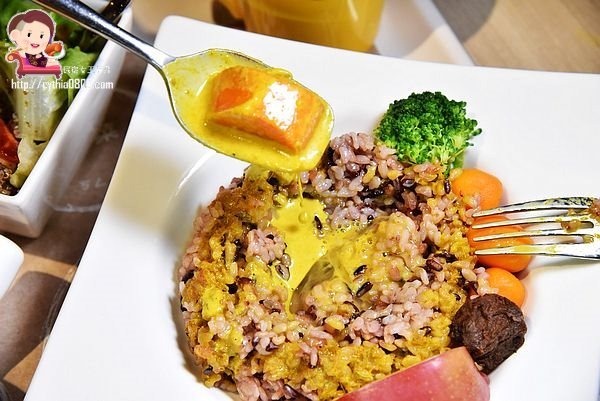 桃園區美食-家咖哩桃園店-主餐多了新選擇，咖哩壽喜燒有驚艷，吃巧吃飽都兼顧 (邀約) @民宿女王芽月-美食.旅遊.全台趴趴走