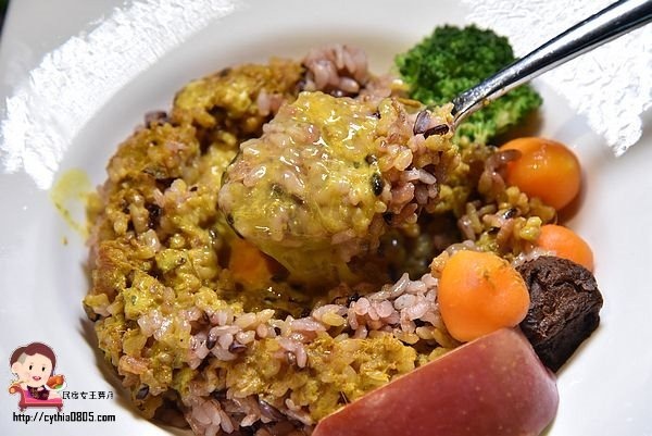 桃園區美食-家咖哩桃園店-主餐多了新選擇，咖哩壽喜燒有驚艷，吃巧吃飽都兼顧 (邀約) @民宿女王芽月-美食.旅遊.全台趴趴走