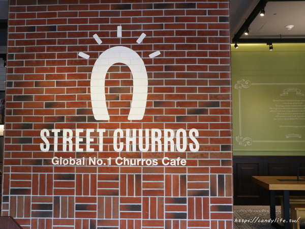 Street-Churros cafe ( 台中秀泰店 ):台中美食│Street Churros〃情人節限定"草莓愛心吉那圈",只到2/14哦~