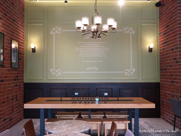 Street-Churros cafe ( 台中秀泰店 ):台中美食│Street Churros〃情人節限定"草莓愛心吉那圈",只到2/14哦~