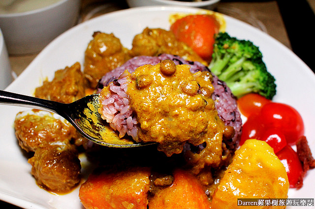 『桃園美食推薦』家咖哩(桃園ATT筷食尚店)★花蓮第一人氣咖哩免費加飯和咖哩醬吃到飽/台灣小農無毒食材南洋咖哩/桃園站前商圈美食推薦