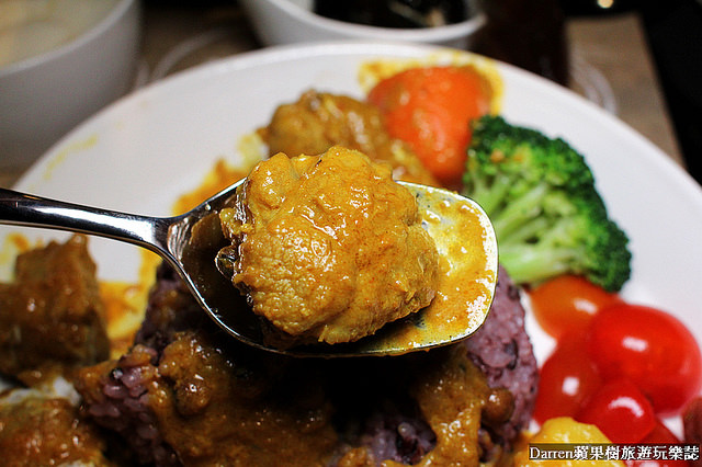 『桃園美食推薦』家咖哩(桃園ATT筷食尚店)★花蓮第一人氣咖哩免費加飯和咖哩醬吃到飽/台灣小農無毒食材南洋咖哩/桃園站前商圈美食推薦
