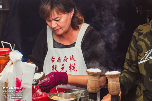 台南府城狀元糕|嘉義市東區文化夜市小吃甜點；似粿似糕，有點妙不可言的口感。
