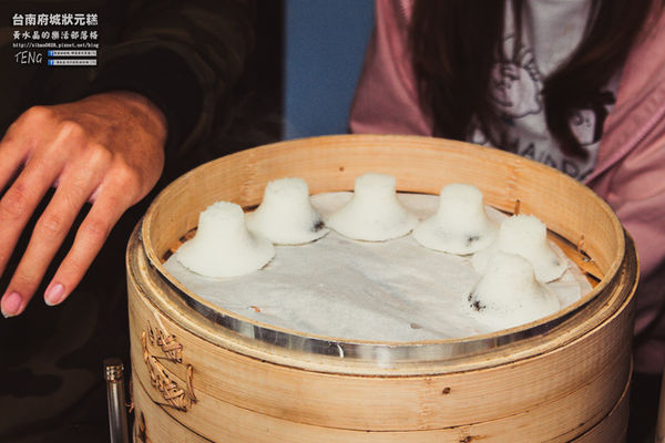 台南府城狀元糕|嘉義市東區文化夜市小吃甜點；似粿似糕，有點妙不可言的口感。