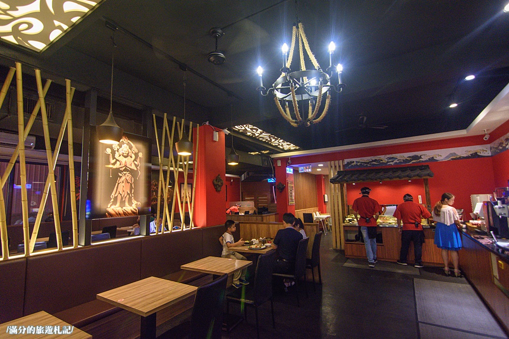 桃園市美食》熾神原塊牛排 桃園牛排館 鑄鐵鍋飯 重量版36盎司巨型戰斧豬排上桌 挑戰極限味蕾 - 滿分的旅遊札記