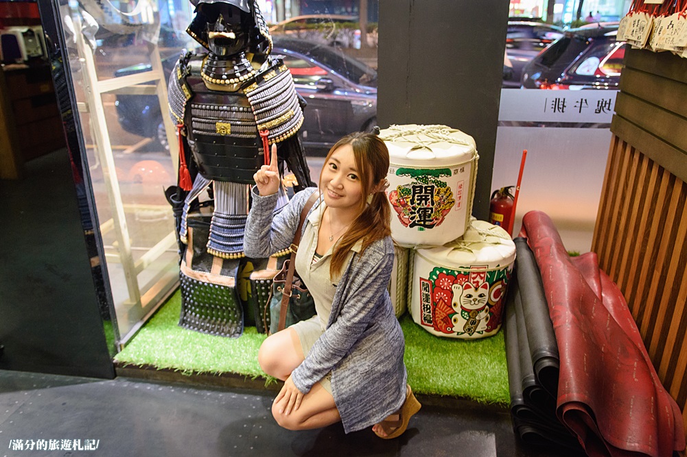 桃園市美食》熾神原塊牛排 桃園牛排館 鑄鐵鍋飯 重量版36盎司巨型戰斧豬排上桌 挑戰極限味蕾 - 滿分的旅遊札記