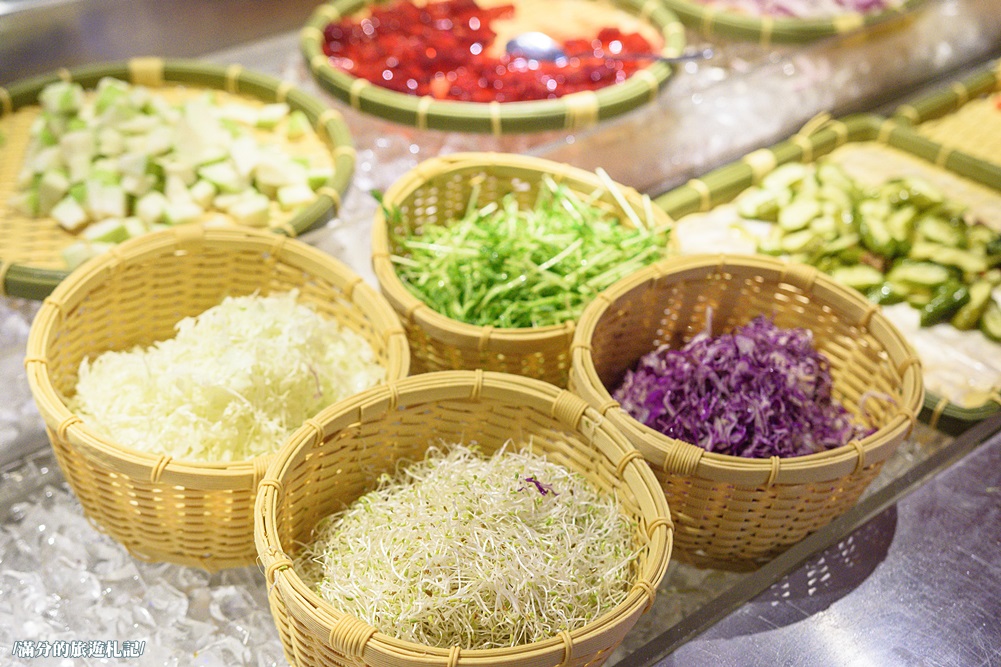 桃園市美食》熾神原塊牛排 桃園牛排館 鑄鐵鍋飯 重量版36盎司巨型戰斧豬排上桌 挑戰極限味蕾 - 滿分的旅遊札記