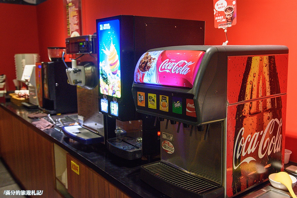 桃園市美食》熾神原塊牛排 桃園牛排館 鑄鐵鍋飯 重量版36盎司巨型戰斧豬排上桌 挑戰極限味蕾 - 滿分的旅遊札記