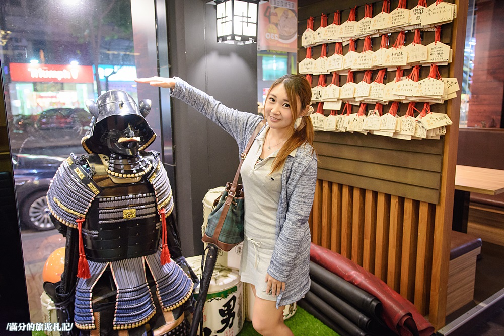 桃園市美食》熾神原塊牛排 桃園牛排館 鑄鐵鍋飯 重量版36盎司巨型戰斧豬排上桌 挑戰極限味蕾 - 滿分的旅遊札記