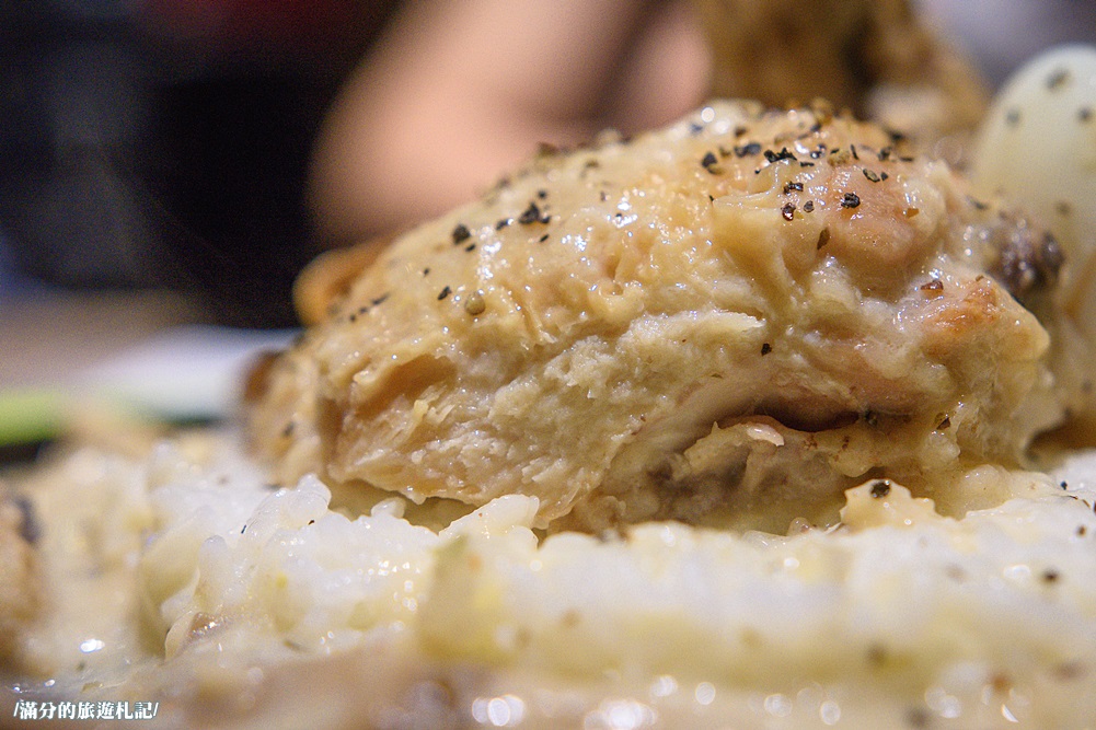 桃園市美食》熾神原塊牛排 桃園牛排館 鑄鐵鍋飯 重量版36盎司巨型戰斧豬排上桌 挑戰極限味蕾 - 滿分的旅遊札記