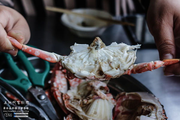 土地代客料理【新北美食】|新北市萬里區龜吼漁港海鮮餐廳；漁夫市集買漁獲可代客料理烹煮食材，四季皆有新鮮萬里蟹享用。