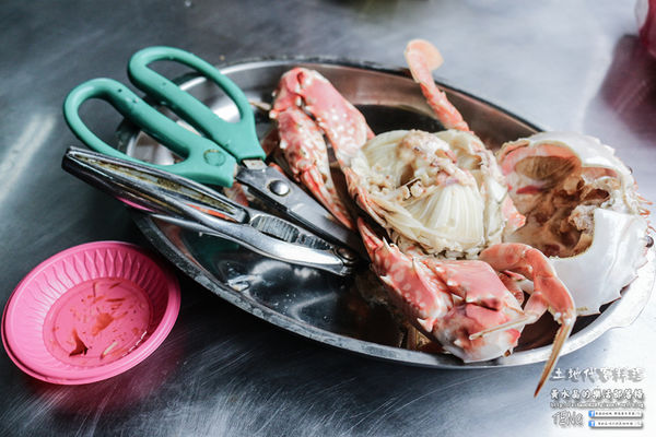 土地代客料理【新北美食】|新北市萬里區龜吼漁港海鮮餐廳；漁夫市集買漁獲可代客料理烹煮食材，四季皆有新鮮萬里蟹享用。