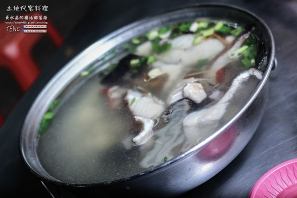 土地代客料理【新北美食】|新北市萬里區龜吼漁港海鮮餐廳；漁夫市集買漁獲可代客料理烹煮食材，四季皆有新鮮萬里蟹享用。