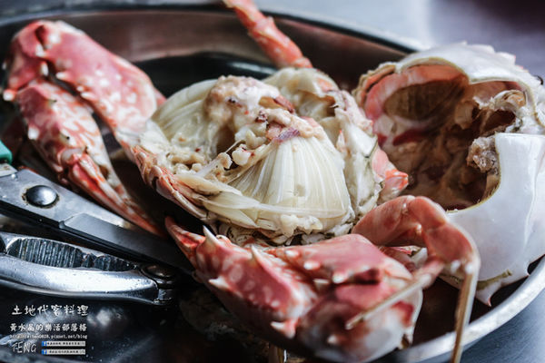 土地代客料理【新北美食】|新北市萬里區龜吼漁港海鮮餐廳；漁夫市集買漁獲可代客料理烹煮食材，四季皆有新鮮萬里蟹享用。