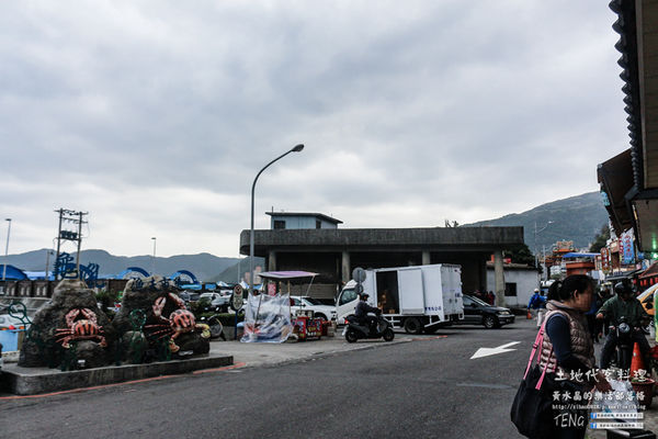 土地代客料理【新北美食】|新北市萬里區龜吼漁港海鮮餐廳；漁夫市集買漁獲可代客料理烹煮食材，四季皆有新鮮萬里蟹享用。