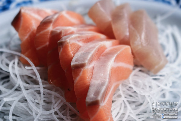 土地代客料理【新北美食】|新北市萬里區龜吼漁港海鮮餐廳；漁夫市集買漁獲可代客料理烹煮食材，四季皆有新鮮萬里蟹享用。