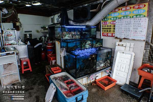 土地代客料理【新北美食】|新北市萬里區龜吼漁港海鮮餐廳；漁夫市集買漁獲可代客料理烹煮食材，四季皆有新鮮萬里蟹享用。