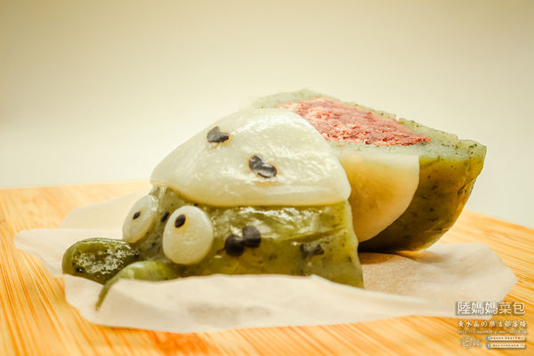 陸媽媽菜包【中壢美食】|桃園中壢龍貓草ㄚ粿專賣店;紅豆沙龍貓、蘿蔔絲龍貓,連吃草ㄚ粿都要萌萌的厲害。