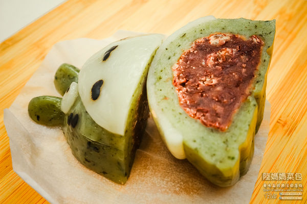 陸媽媽菜包【中壢美食】|桃園中壢龍貓草ㄚ粿專賣店;紅豆沙龍貓、蘿蔔絲龍貓,連吃草ㄚ粿都要萌萌的厲害。