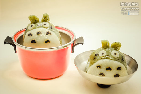 陸媽媽菜包【中壢美食】|桃園中壢龍貓草ㄚ粿專賣店;紅豆沙龍貓、蘿蔔絲龍貓,連吃草ㄚ粿都要萌萌的厲害。