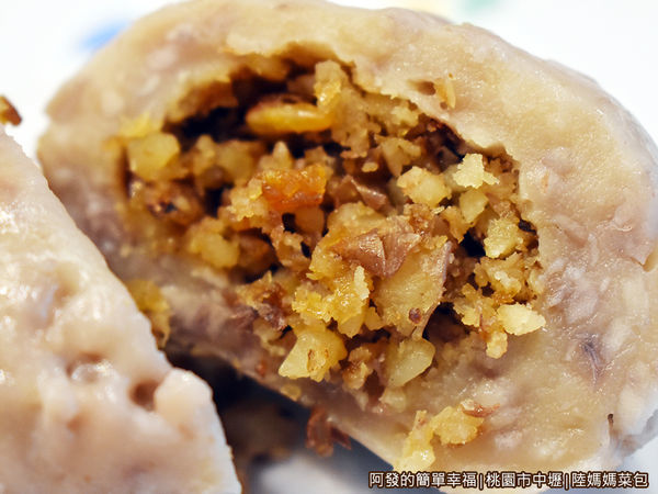 陸媽媽菜包16-芋頭包剖面.JPG