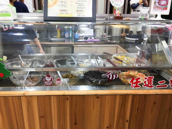 【桃園小吃】豆花舖-豆花原來可以醬子吃!西瓜豆花是夏天消暑聖品.桃園豆花/水果豆花/桃園冰品/桃園甜品/中正藝文特區美食/桃園美食/在地人推薦必吃 【桃園小吃】豆花舖-豆花原來可以醬子吃!西瓜豆花是夏天消暑聖品.桃園豆花/水果豆花/桃園冰品/桃園甜品/中正藝文特區美食/桃園美食/在地人推薦必吃