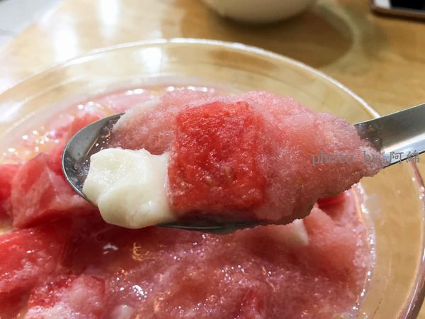 【桃園小吃】豆花舖-豆花原來可以醬子吃!西瓜豆花是夏天消暑聖品.桃園豆花/水果豆花/桃園冰品/桃園甜品/中正藝文特區美食/桃園美食/在地人推薦必吃 【桃園小吃】豆花舖-豆花原來可以醬子吃!西瓜豆花是夏天消暑聖品.桃園豆花/水果豆花/桃園冰品/桃園甜品/中正藝文特區美食/桃園美食/在地人推薦必吃