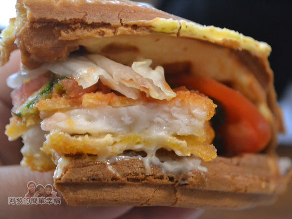 瑞比早午餐41-瑞比魚排鬆餅剖面