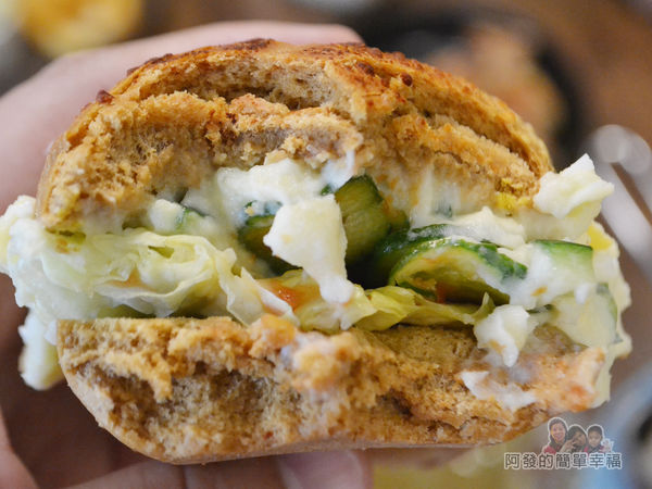 瑞比早午餐25-歐式乾酪潛艇堡(蘋果薯泥沙拉)剖面