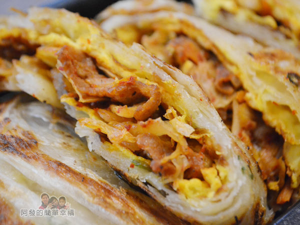 瑞比早午餐43-厚蛋餅(韓式泡菜豬)特寫