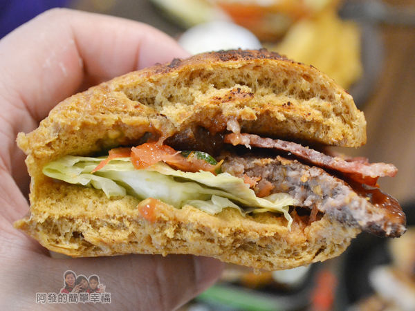瑞比早午餐34-歐式乾酪潛艇堡(瑞比厚牛培根)剖面