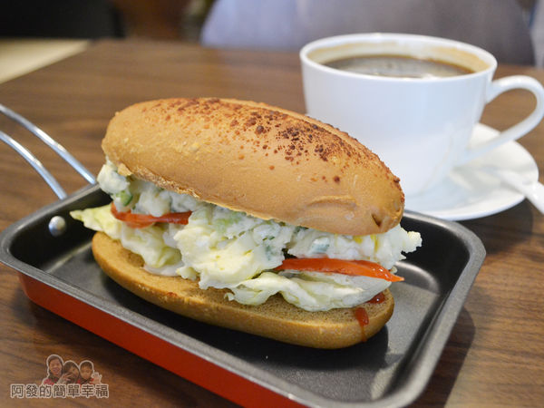 瑞比早午餐21-歐式乾酪潛艇堡(蘋果薯泥沙拉)+研磨咖啡