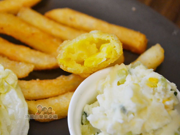 瑞比早午餐38-瑞比魚排鬆餅-沙拉與玉米布丁酥