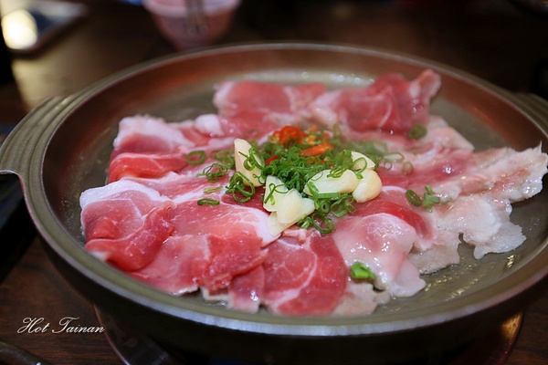 一鼎鍋:【台南美食】299元銅盤烤肉+火鍋吃到飽!打卡還免費送春川辣炒豬:一鼎鍋