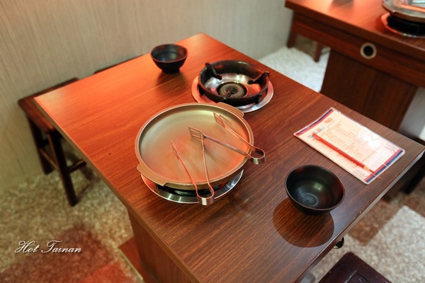 一鼎鍋:【台南美食】299元銅盤烤肉+火鍋吃到飽!打卡還免費送春川辣炒豬:一鼎鍋